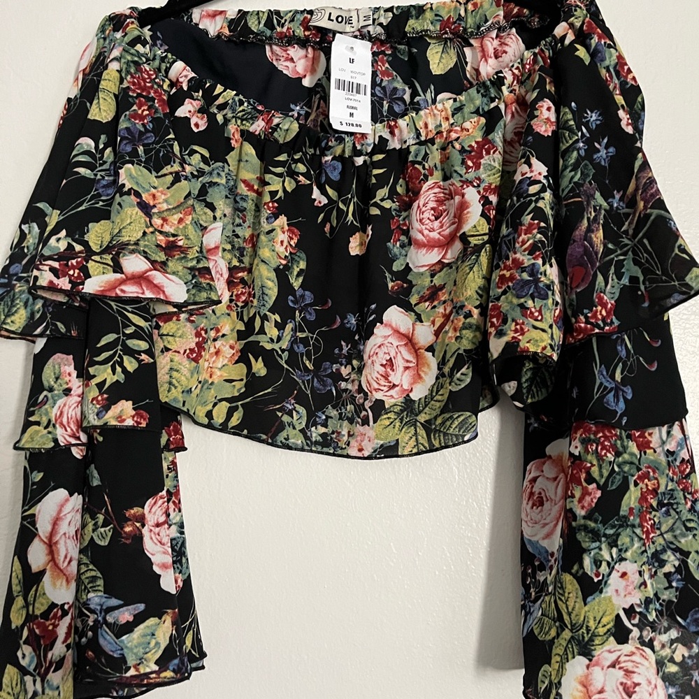 Love Size medium black roses crop top
